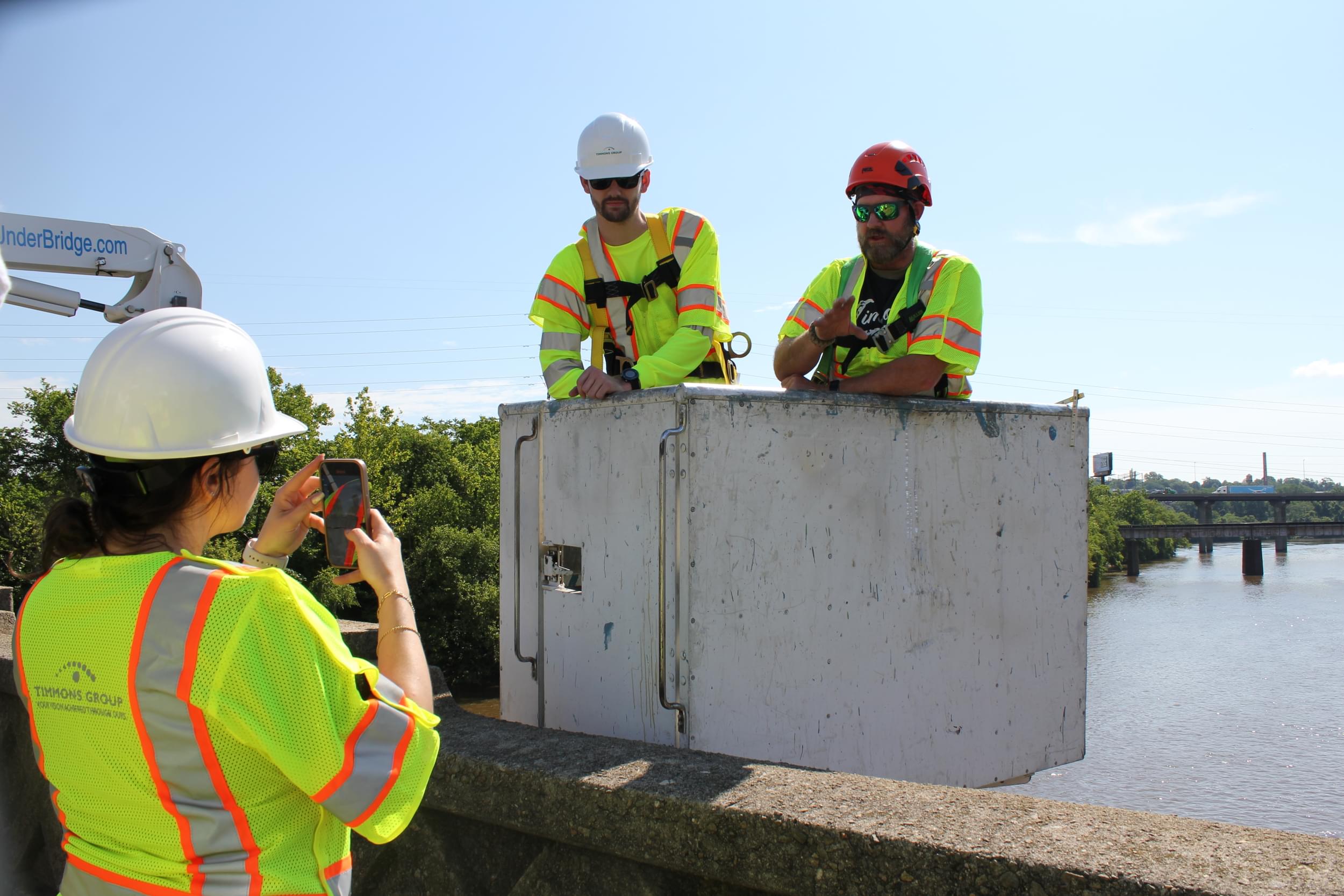 Engineering and Contracting . Transverse Fissure Partly