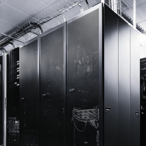 Managing Risk During Data Center Projects 5 Key Factors to Consider