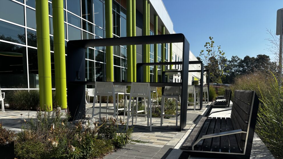 The patio on the side of the Feed More Headquarters with seating