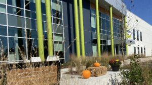 The patio on the side of the Feed More Headquarters with seating